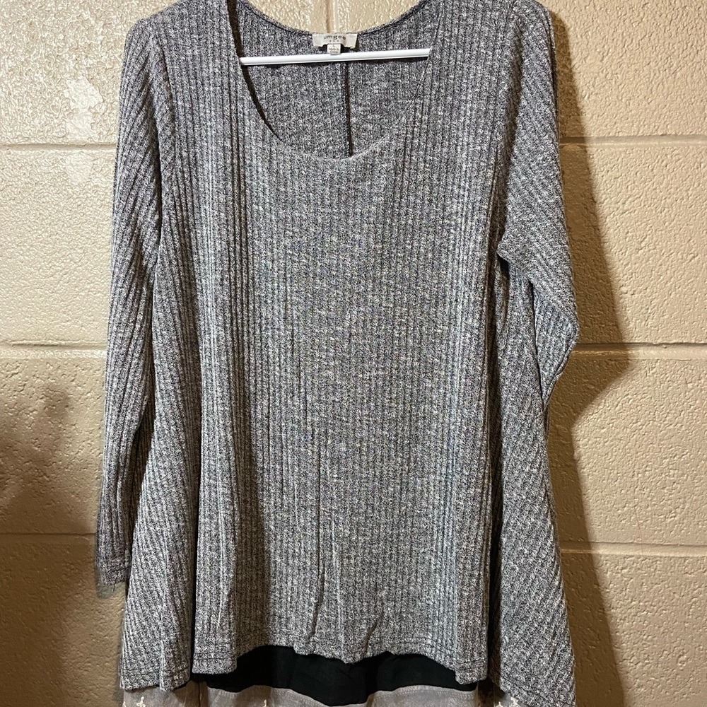 Umgee grey long sweater blouse size large